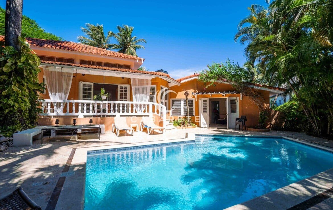 Caribbean Style Encuentro Villa Outside View