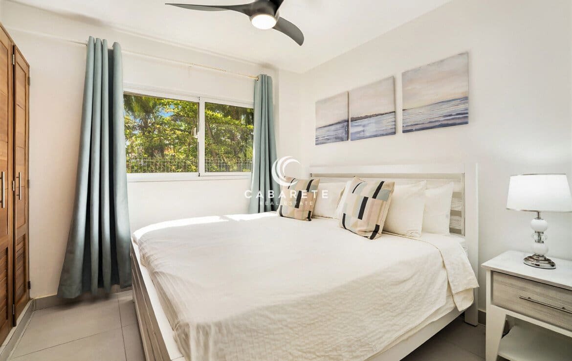 One Bedroom Beachfront Condo Bedroom