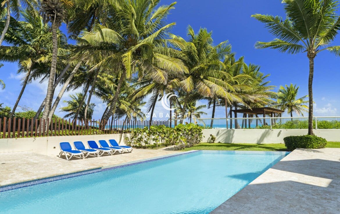 One Bedroom Beachfront Condo Pool