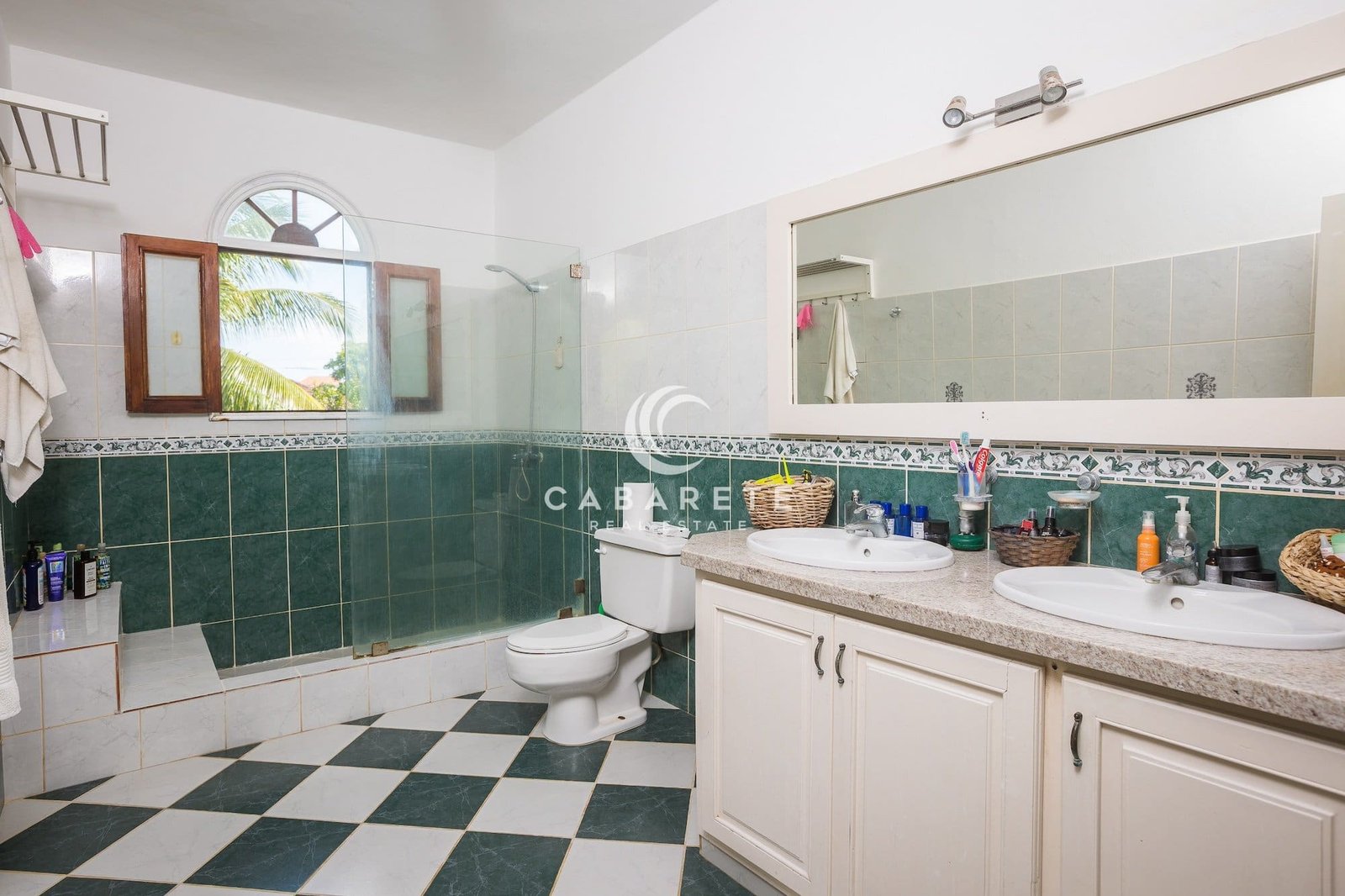 Spacious Perla Marina Villa Bathroom 3