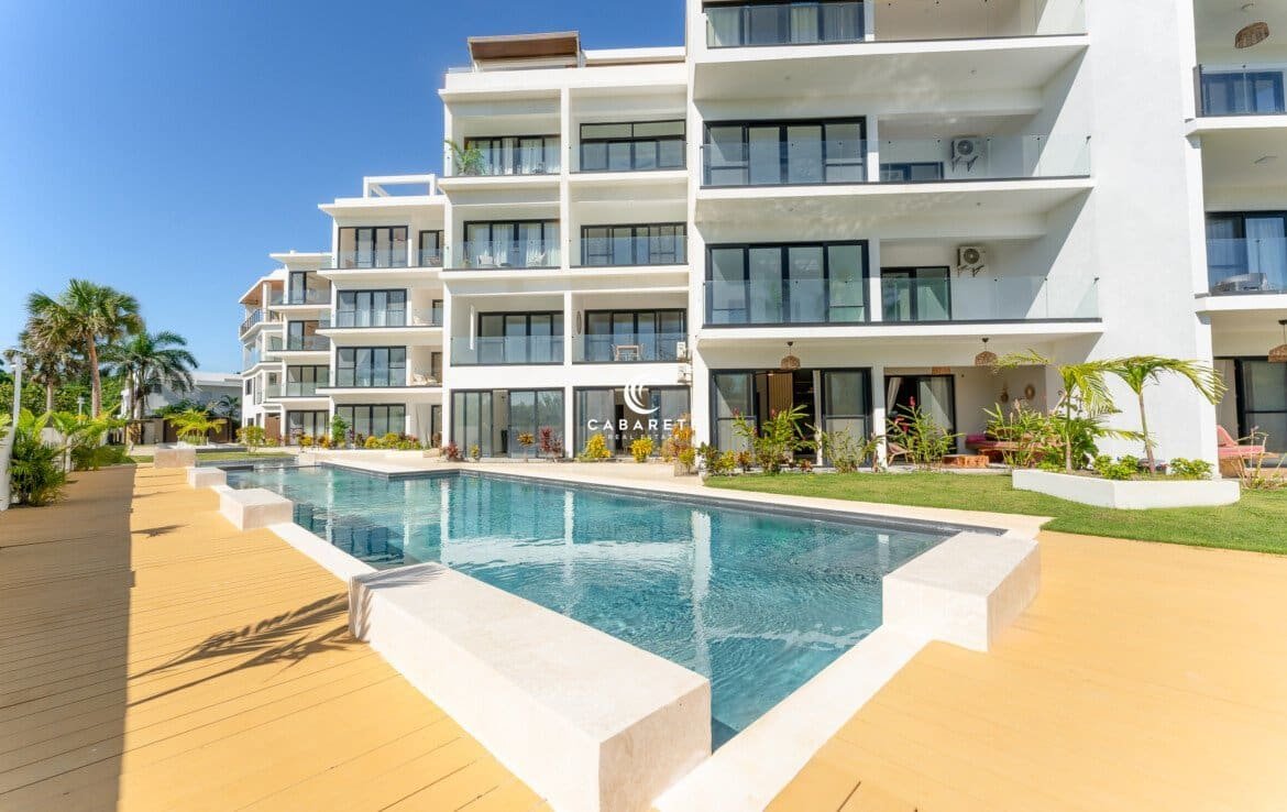 Encuentro Beachside Condo Pool