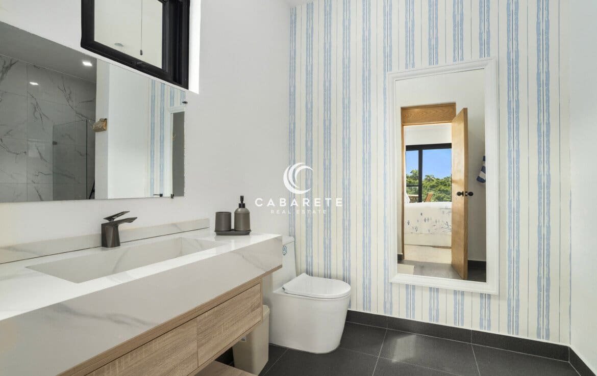 Encuentro Beachside Condo Bathroom 1