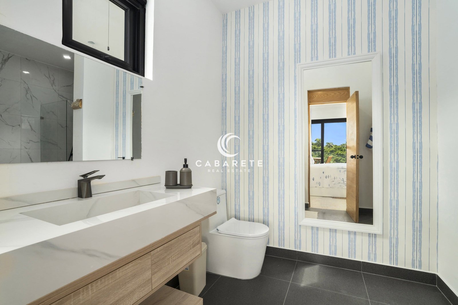 Encuentro Beachside Condo Bathroom 1