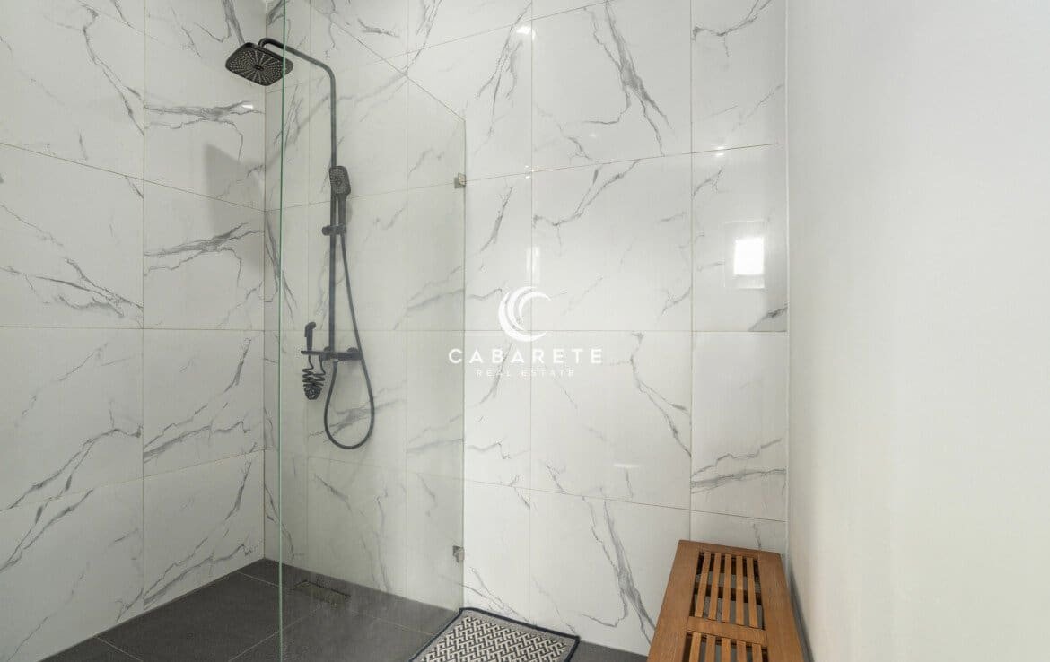 Encuentro Beachside Condo Bathroom 1
