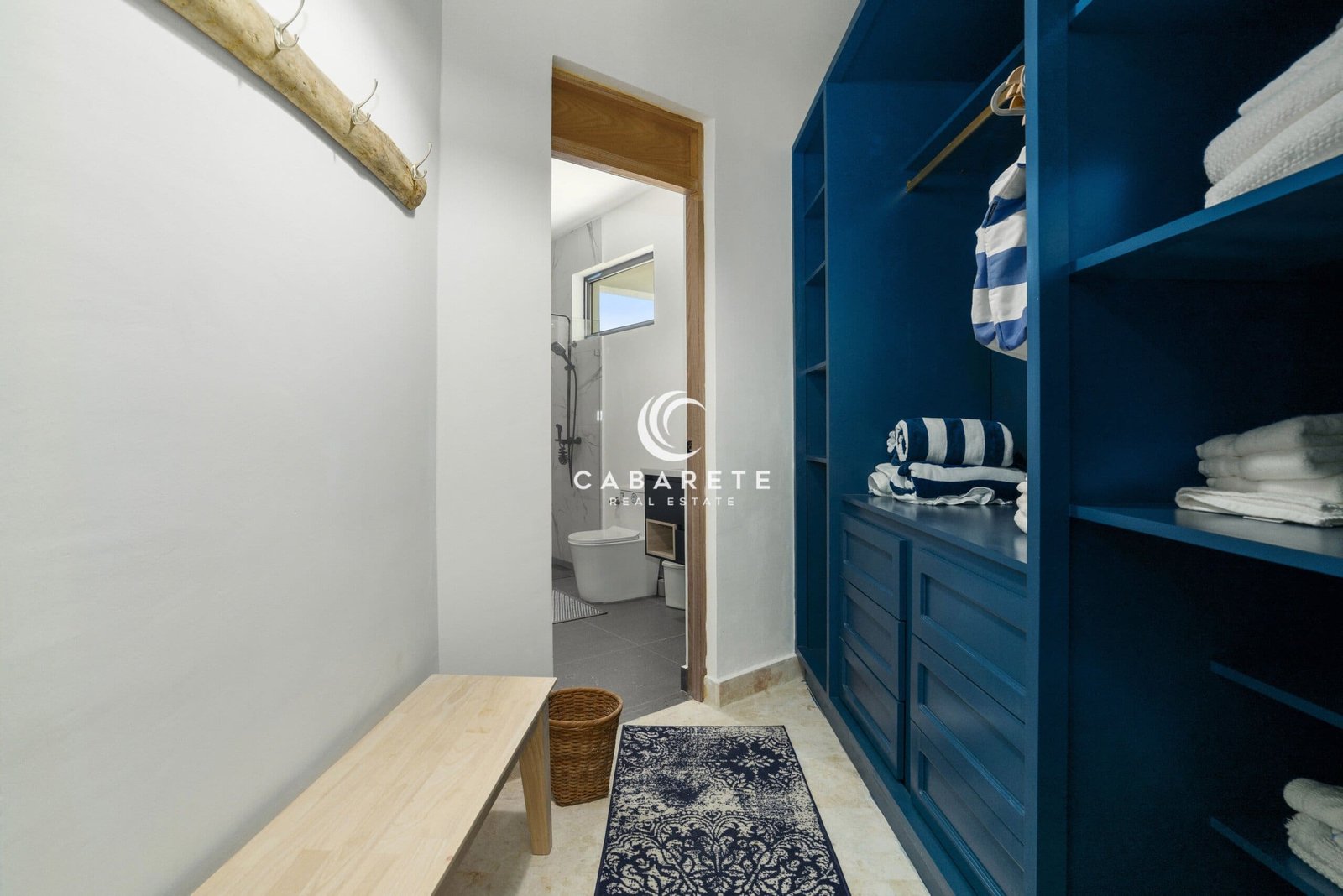 Encuentro Beachside Condo Walk-in Closet