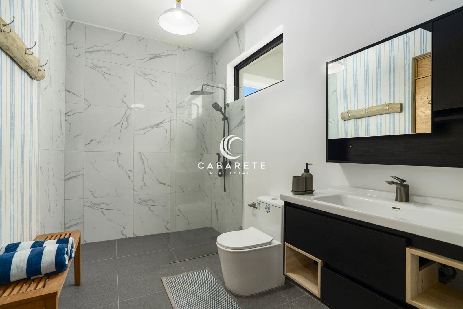 Encuentro Beachside Condo Bathroom 1