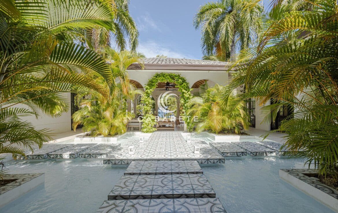 Fountain area 2