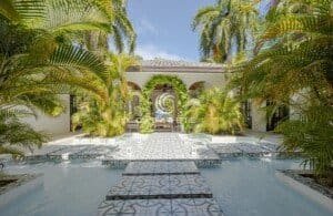 6-Bedroom Luxury Villa Fountain area 2