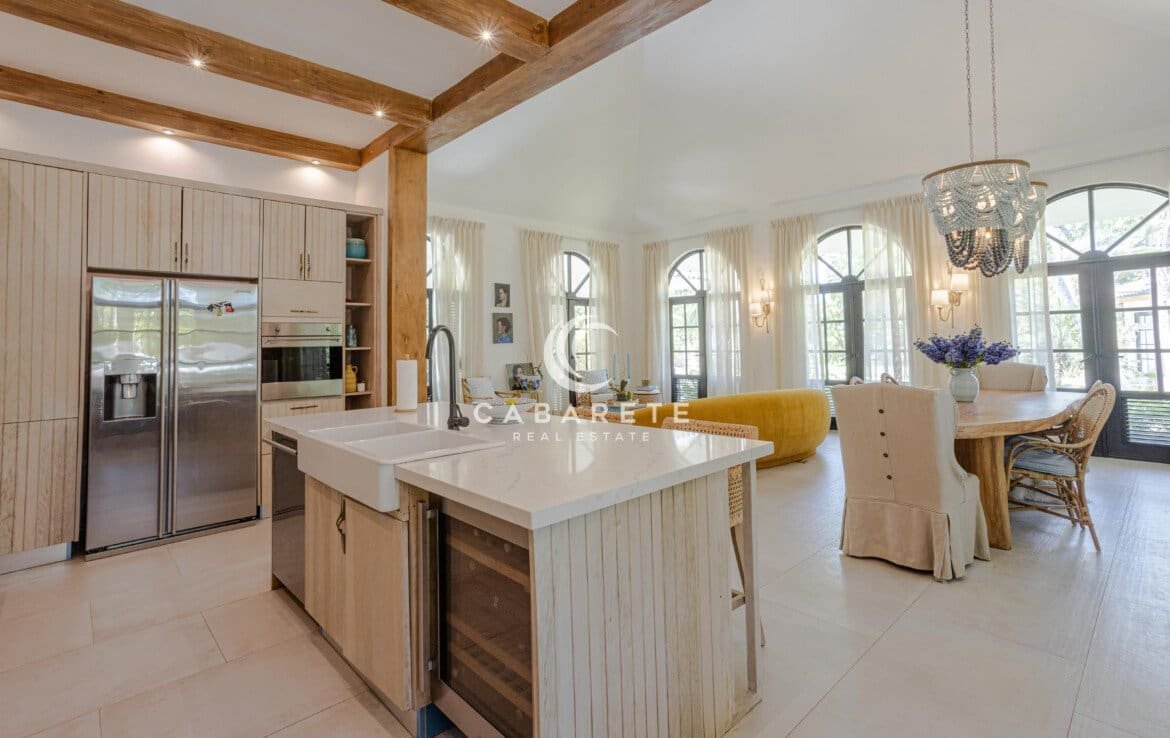 Kitchen angle 2