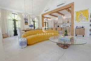 6-Bedroom Luxury Villa Living room Kitchen1