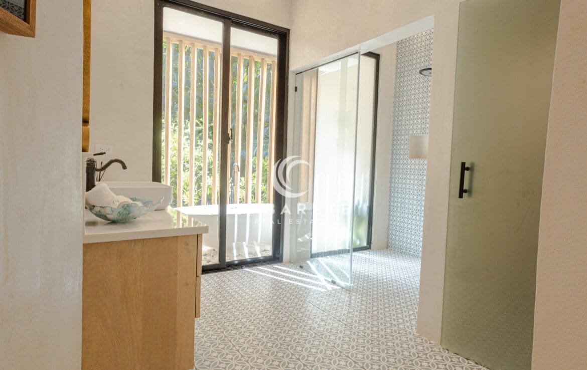 Master Bathroom1