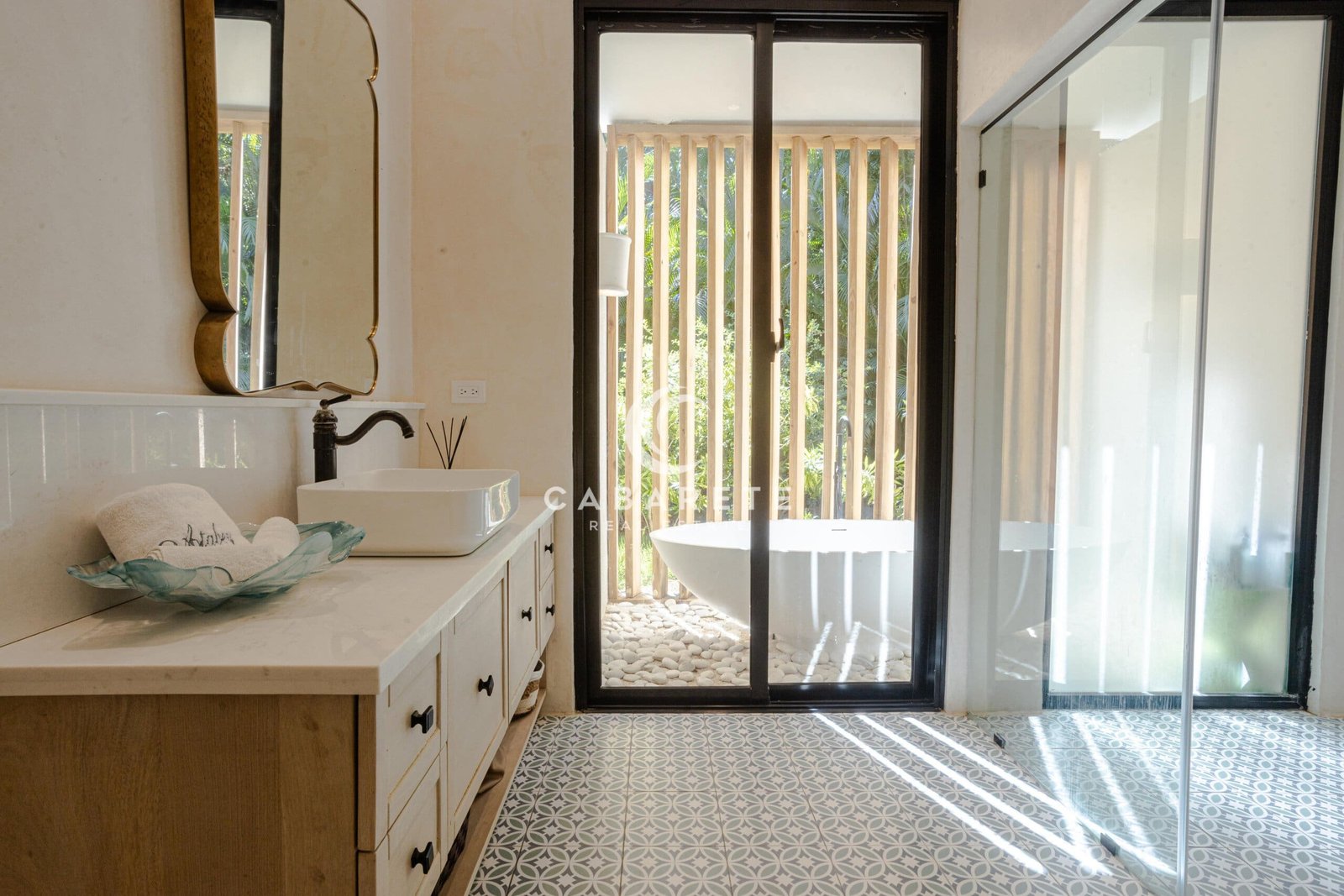 Master bathroom3