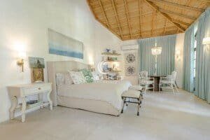 6-Bedroom Luxury Villa Master bedroom1
