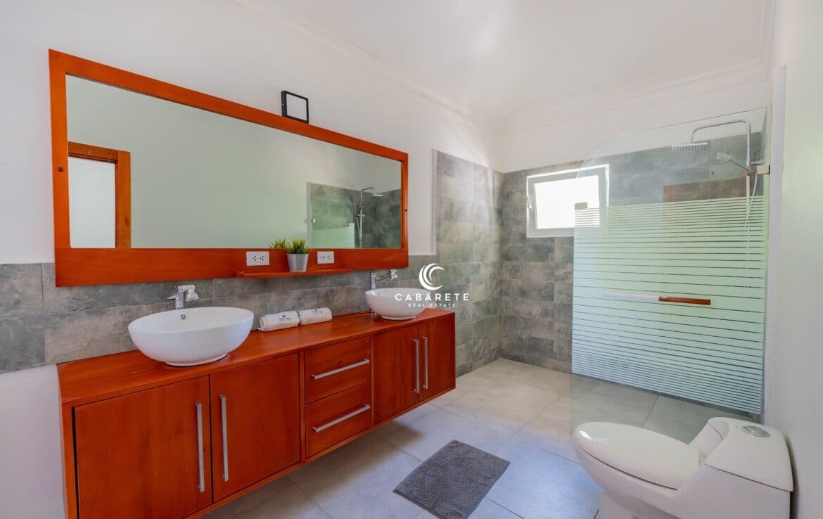 High-end finishes, AC throughout, and fully furnished—ready for immediate enjoyment. #TurnkeyLuxury #CabareteVillaLife #MoveInReadyDR