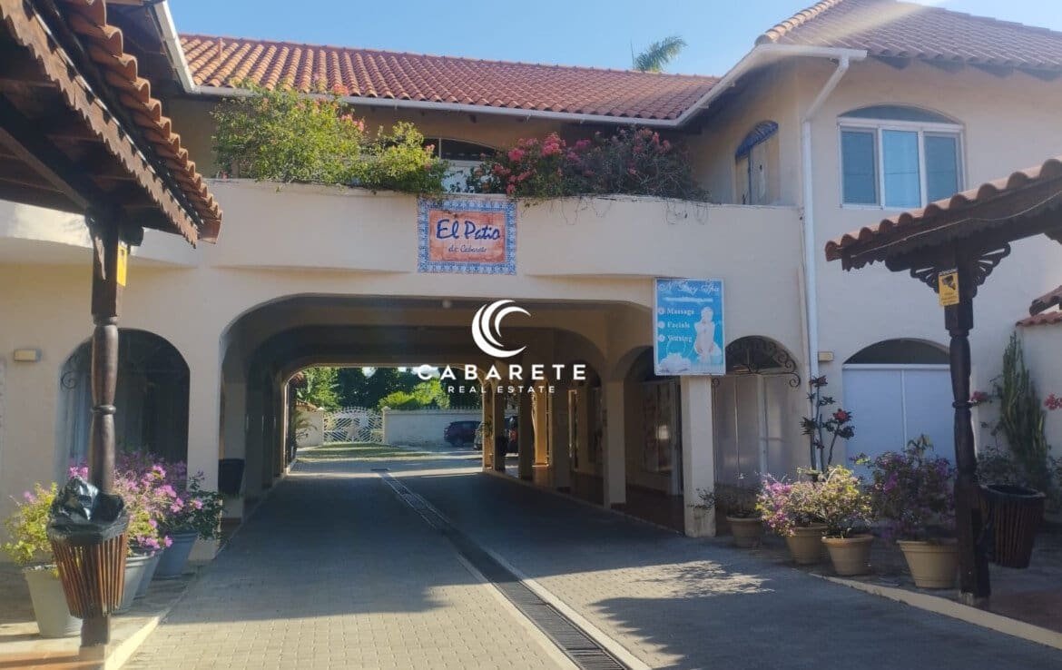 Turnkey commercial units for sale in Plaza El Patio Cabarete – prime business real estate opportunity.