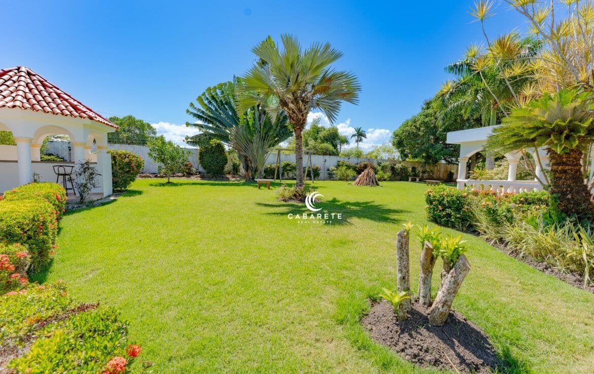 Just 20 minutes from Puerto Plata International Airport for easy access. #CloseToAirport #TravelConvenience #CabareteVilla