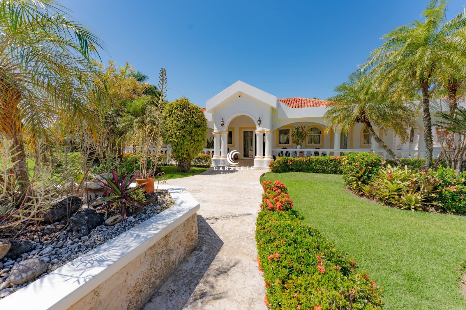 Build your dream villa on this exclusive plot near Cabarete’s vibrant beach scene. #BeachsideLiving #CabareteLand #InvestmentOpportunity