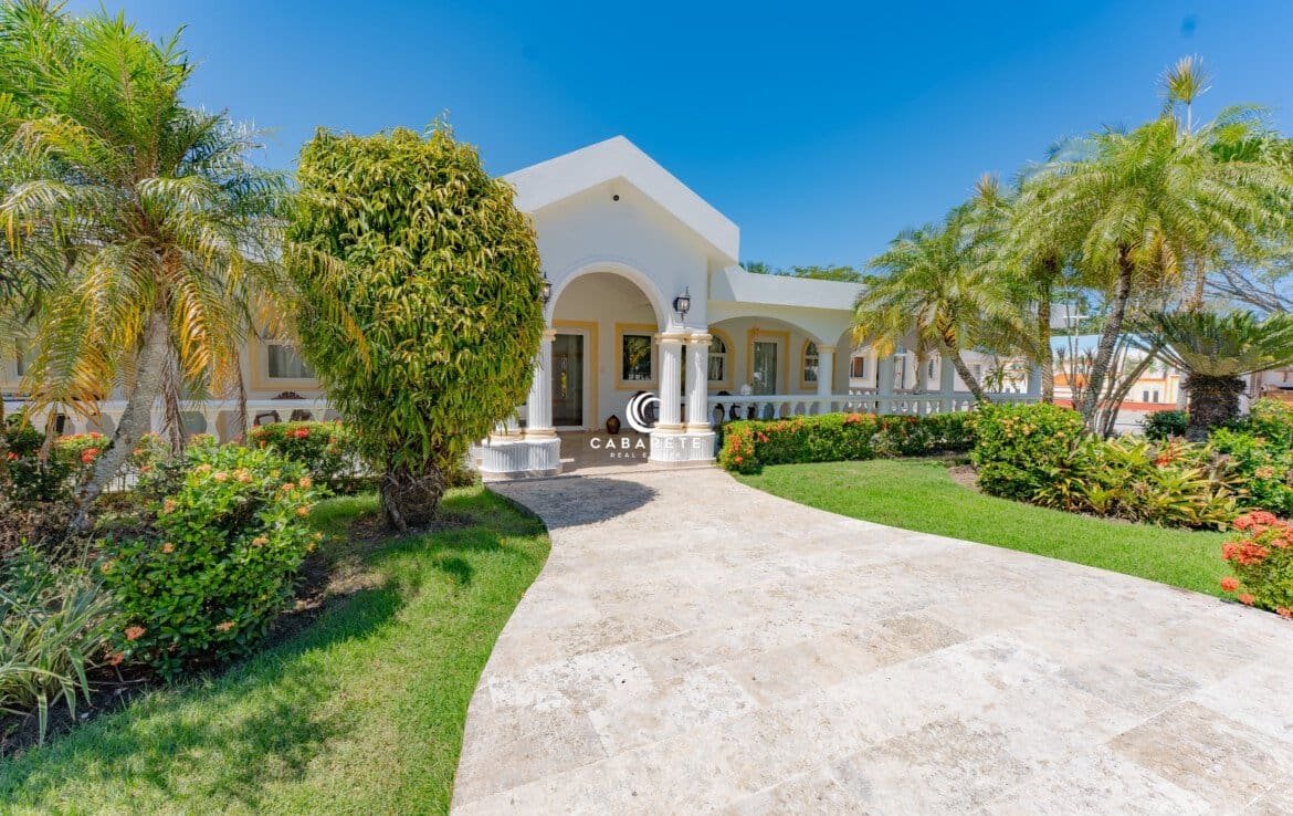 Elevated Cabarete lot surrounded by lush greenery and ideal for eco-conscious development. #GreenLiving #CabareteLots #DominicanRealEstate