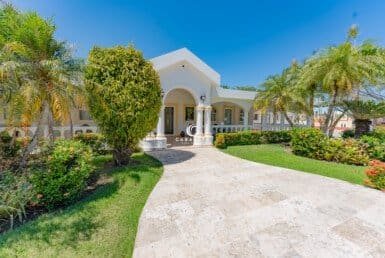 Elevated Cabarete lot surrounded by lush greenery and ideal for eco-conscious development. #GreenLiving #CabareteLots #DominicanRealEstate