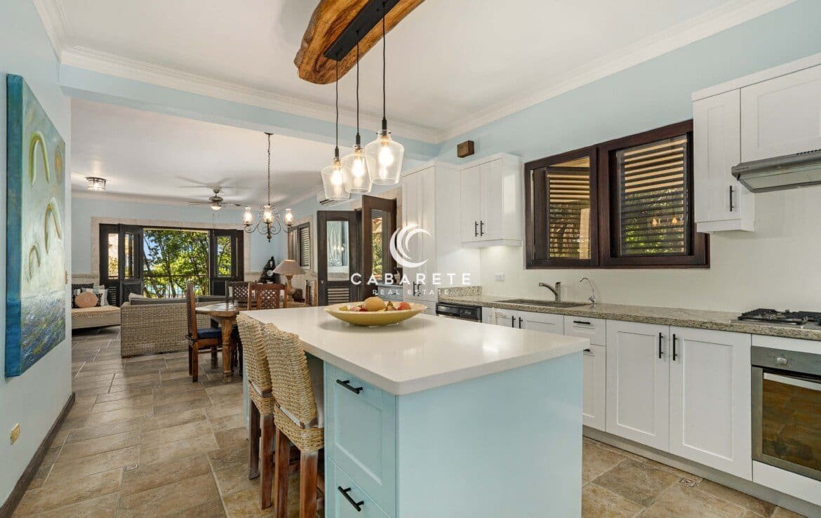 Beachfront 3-bedroom Apartment Kitchen