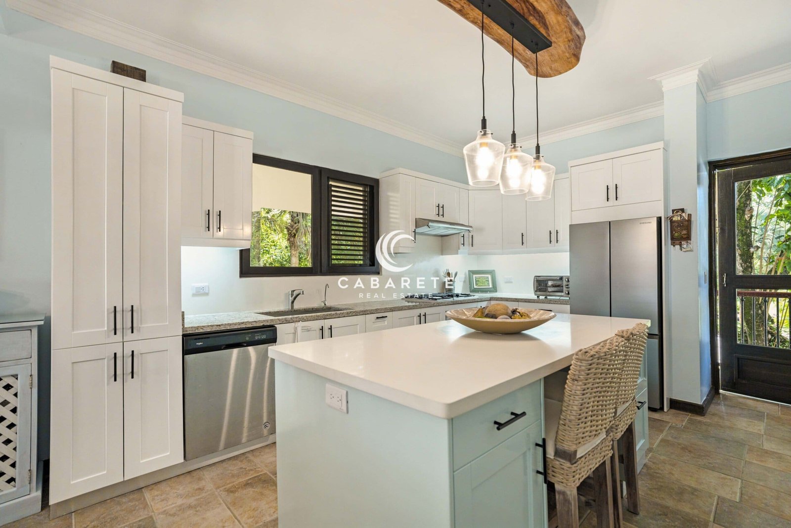 Beachfront 3-bedroom Apartment Kitchen