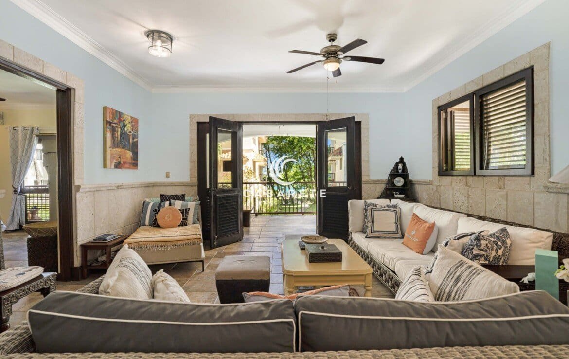 Beachfront 3-bedroom Apartment Living Area
