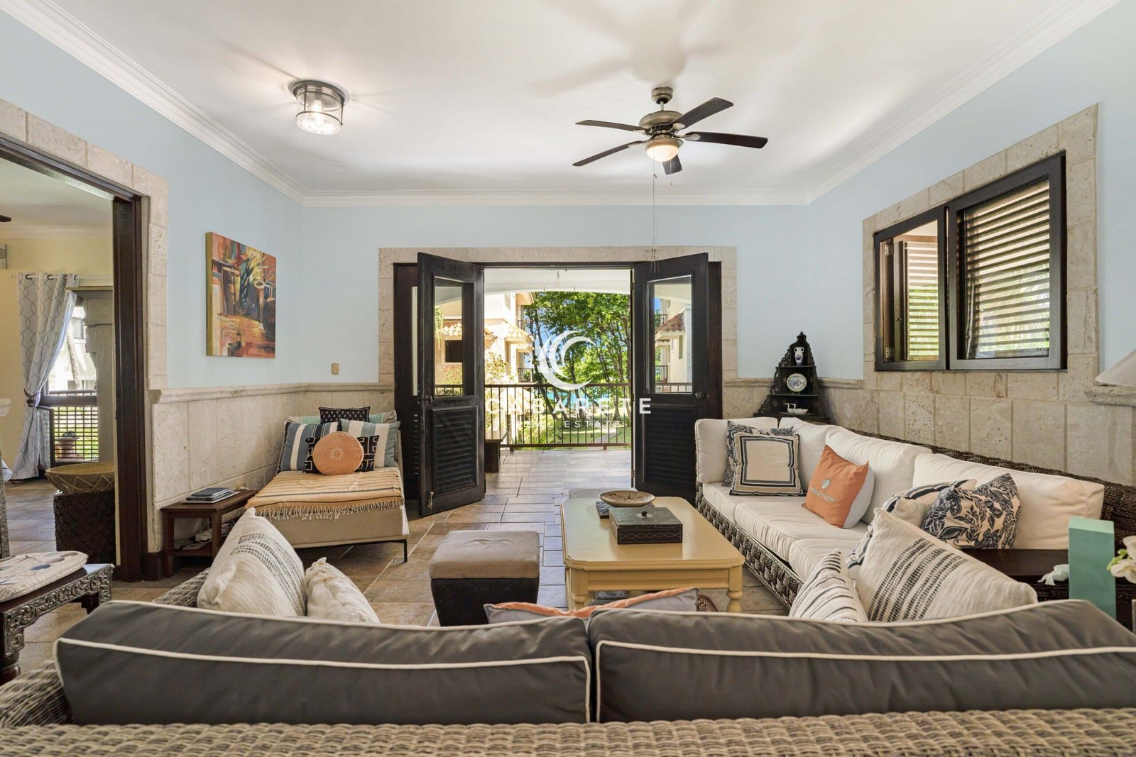 Beachfront 3-bedroom Apartment Living Area