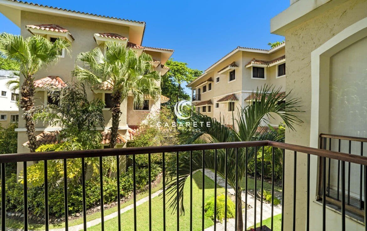 Beachfront 3-bedroom Apartment Terrace 2
