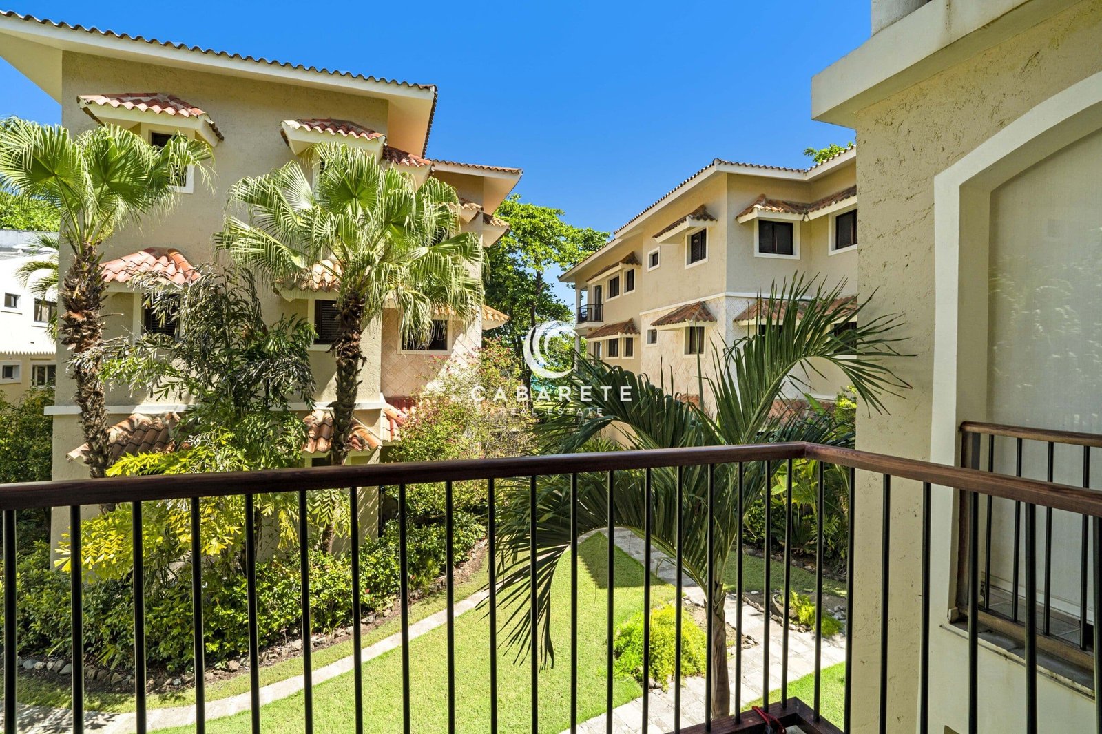 Beachfront 3-bedroom Apartment Terrace 2