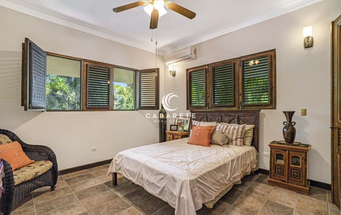 Beachfront 3-bedroom Apartment Bedroom 1