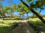 Beachfront 3-bedroom Apartment Garden
