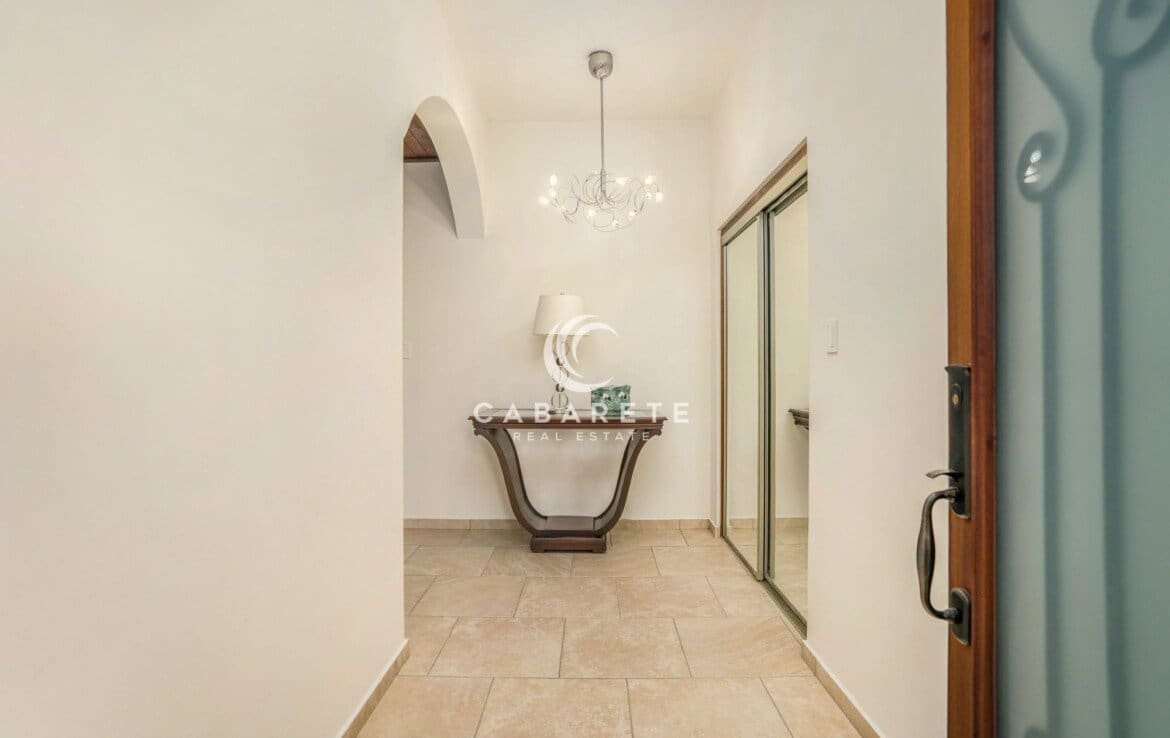Ideally Located Beachfront Apartment