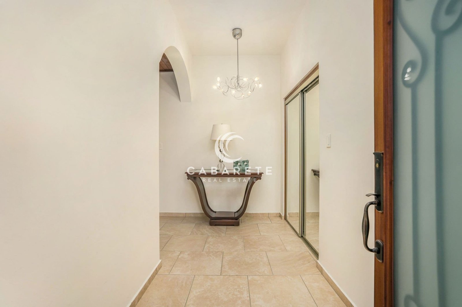 Ideally Located Beachfront Apartment