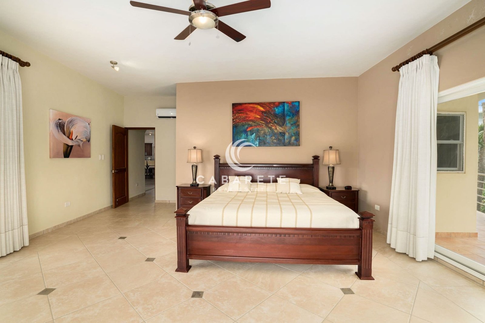 Ideally Located Beachfront Apartment