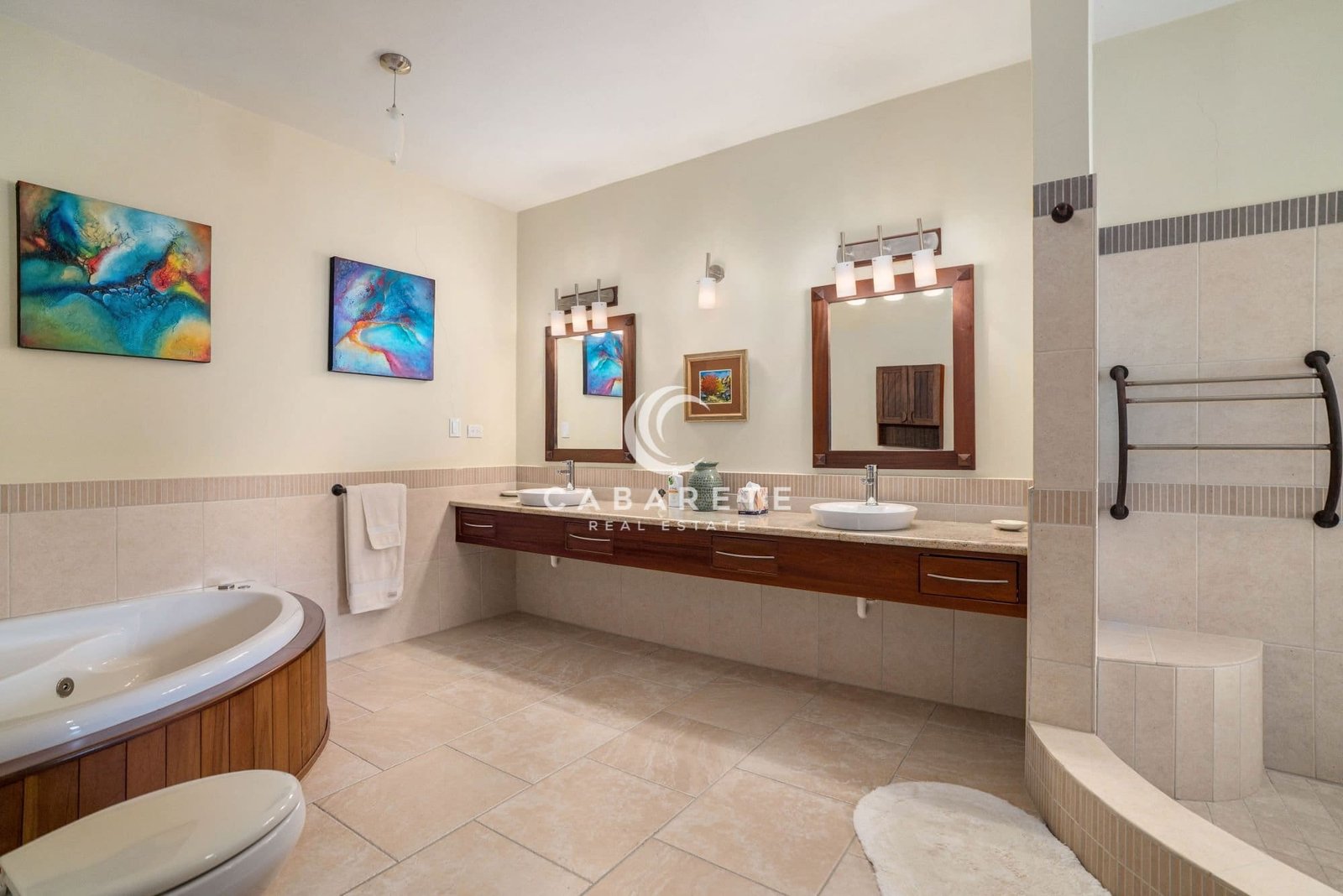 Ideally Located Beachfront Apartment