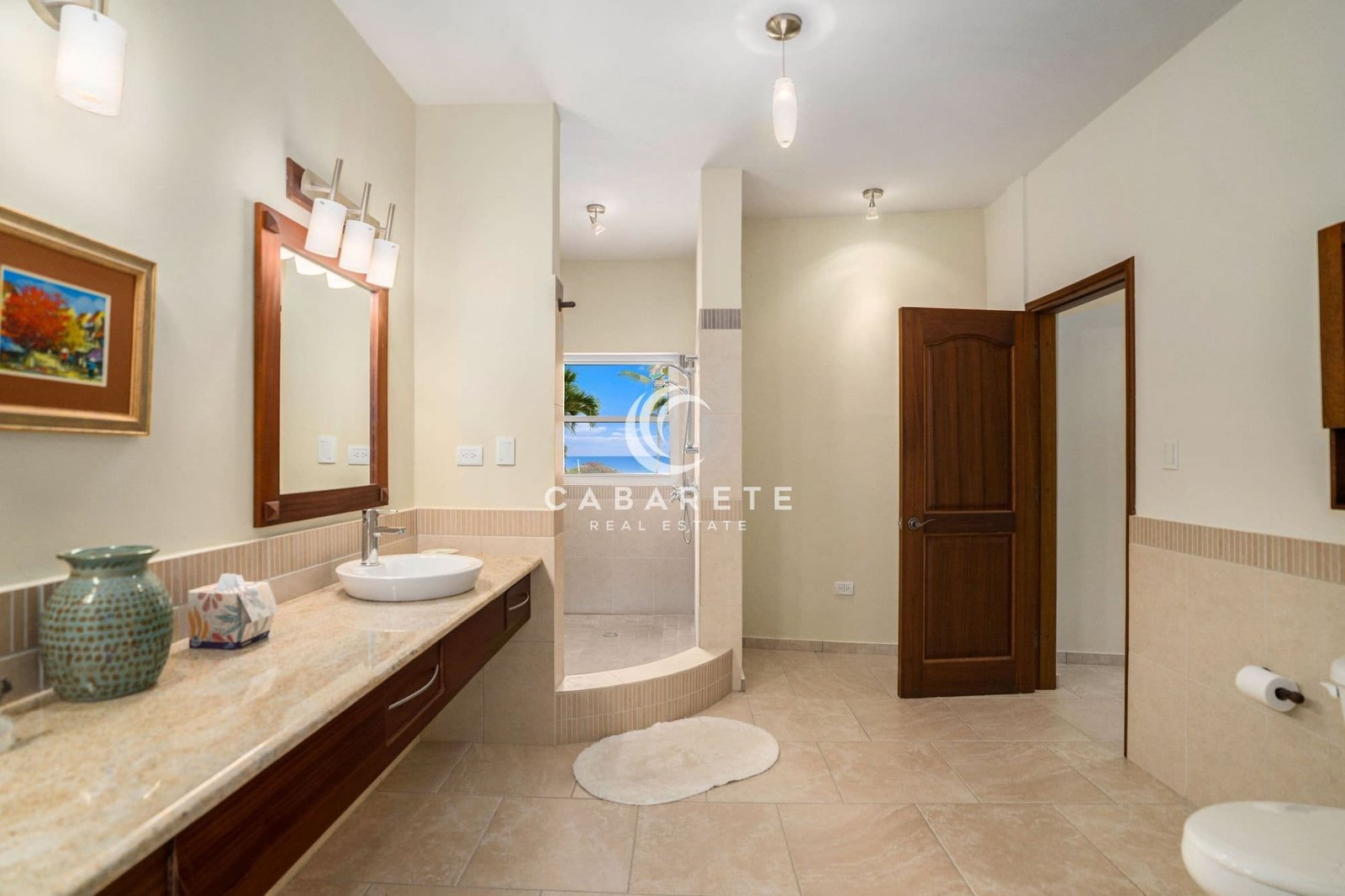 Ideally Located Beachfront Apartment