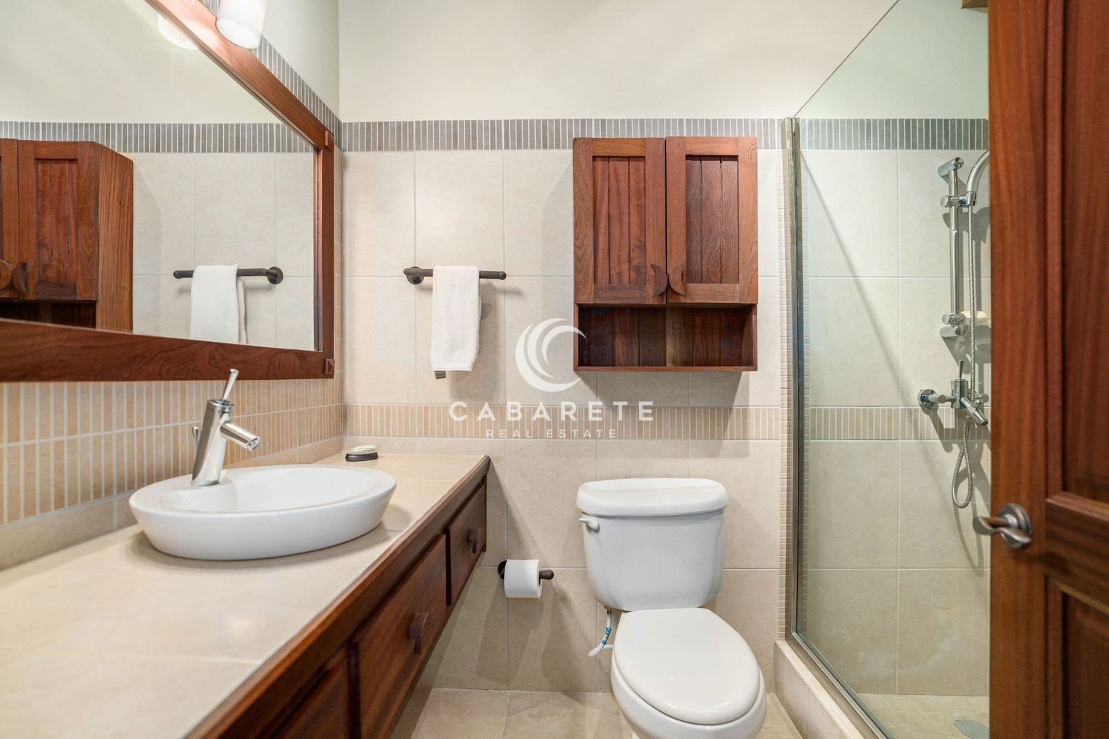 Ideally Located Beachfront Apartment