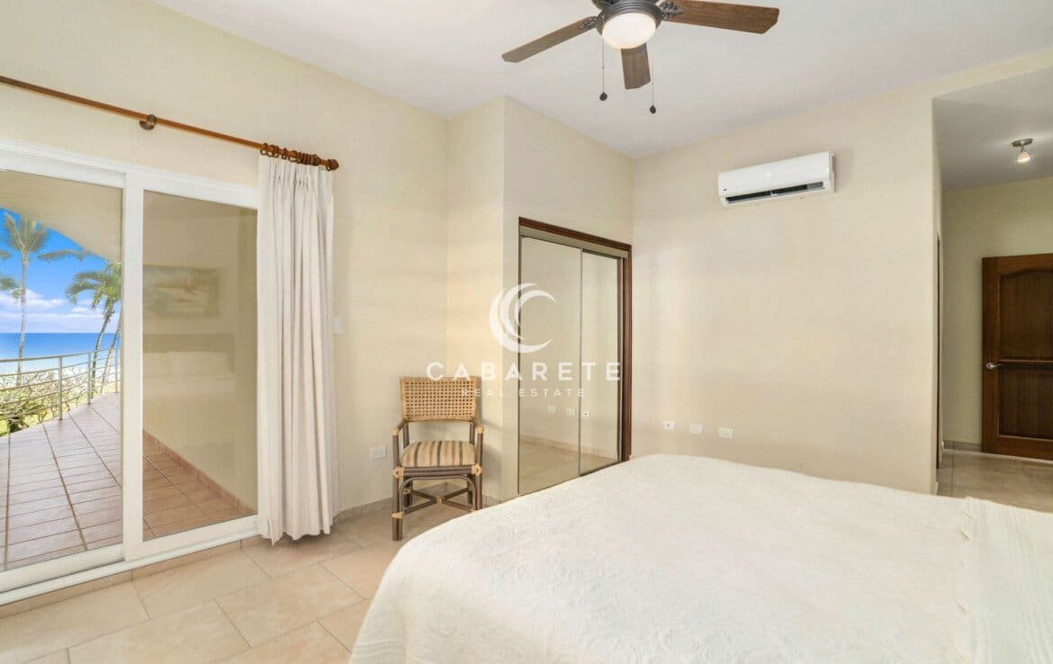 Ideally Located Beachfront Apartment