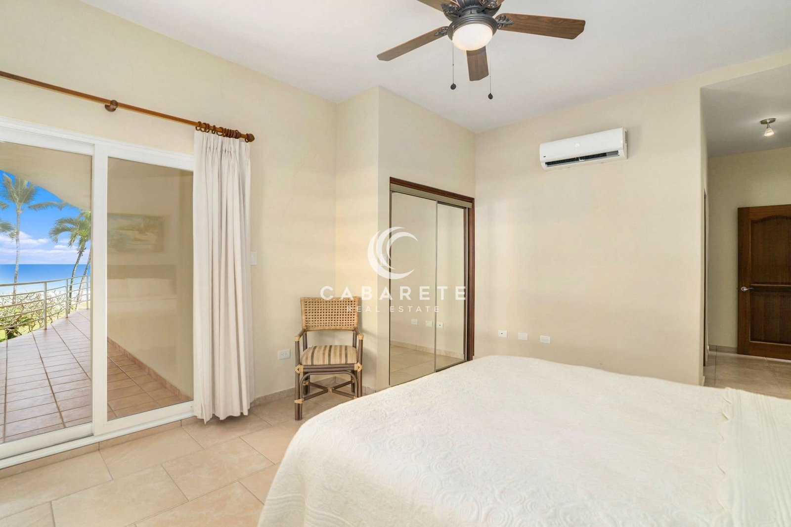 Ideally Located Beachfront Apartment