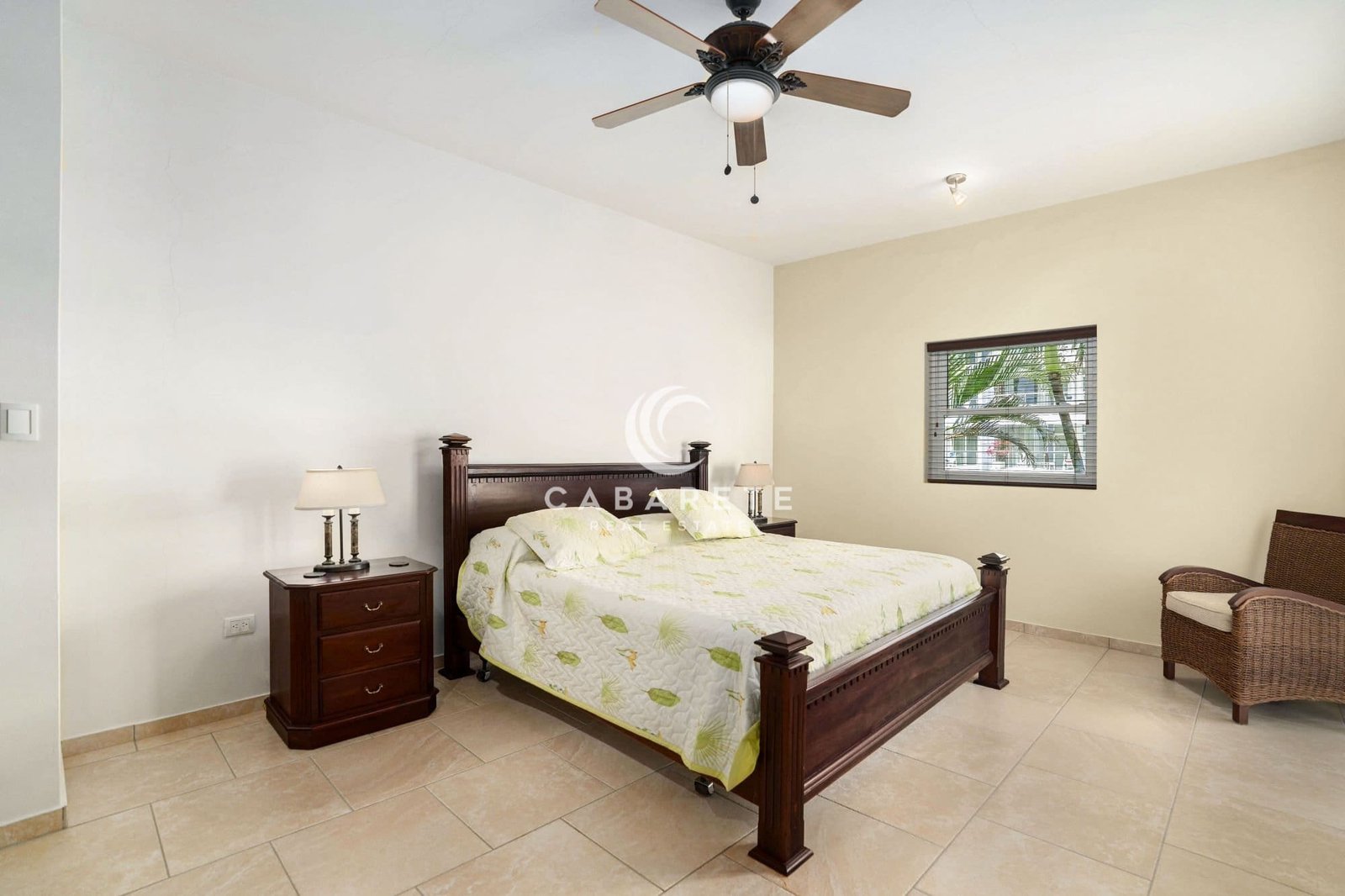 Ideally Located Beachfront Apartment