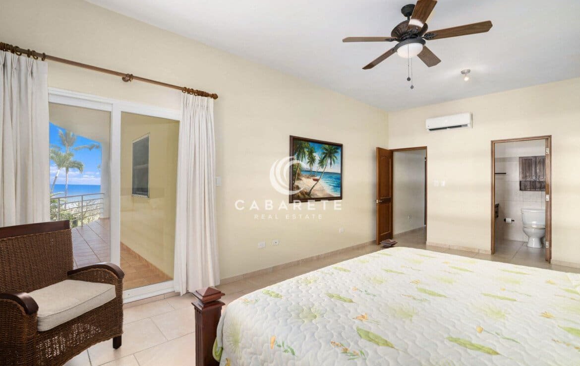 Ideally Located Beachfront Apartment