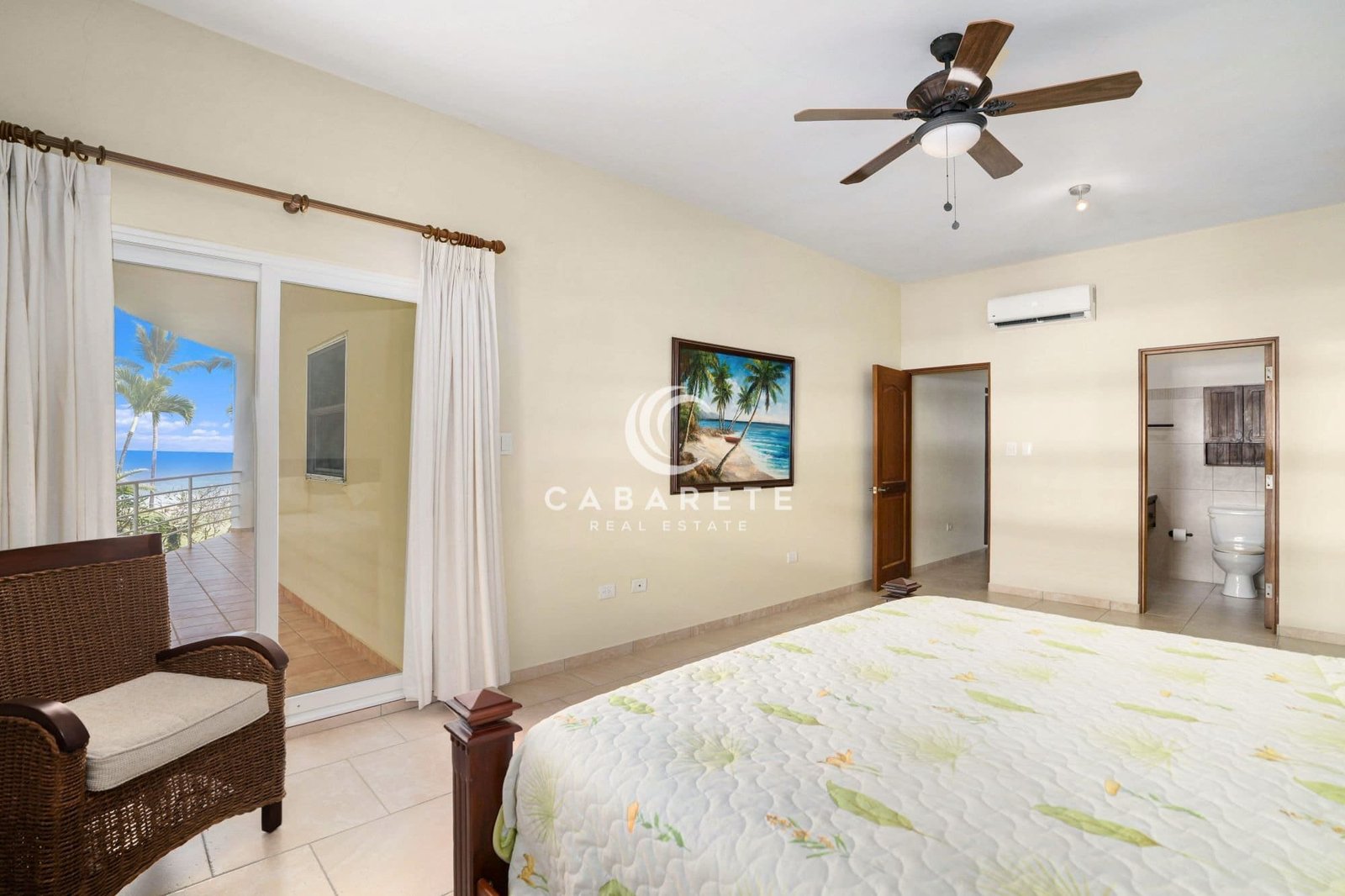 Ideally Located Beachfront Apartment