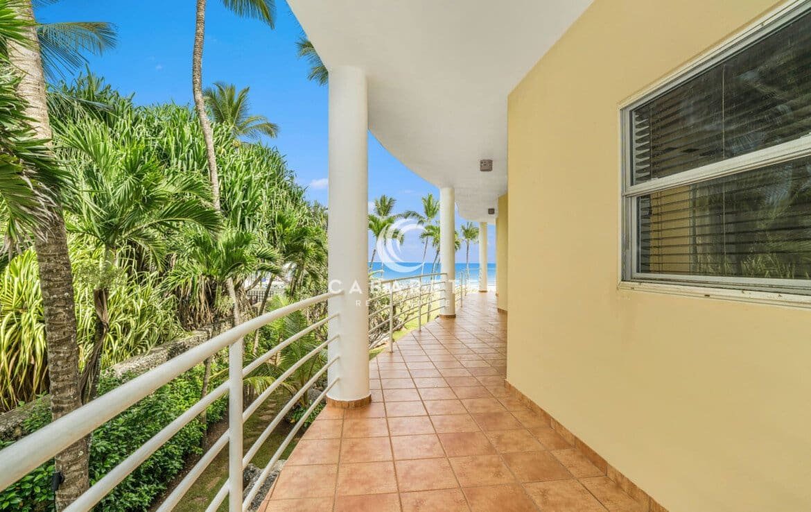 Ideally Located Beachfront Apartment