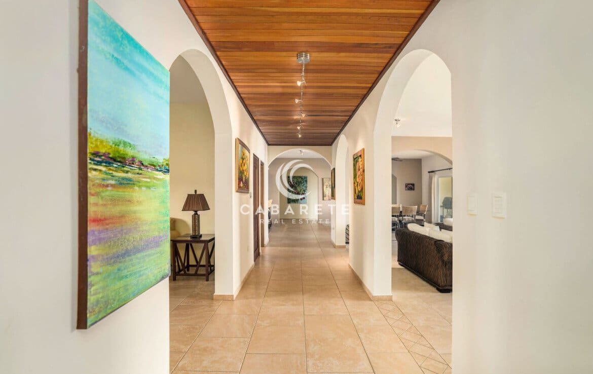 Ideally Located Beachfront Apartment