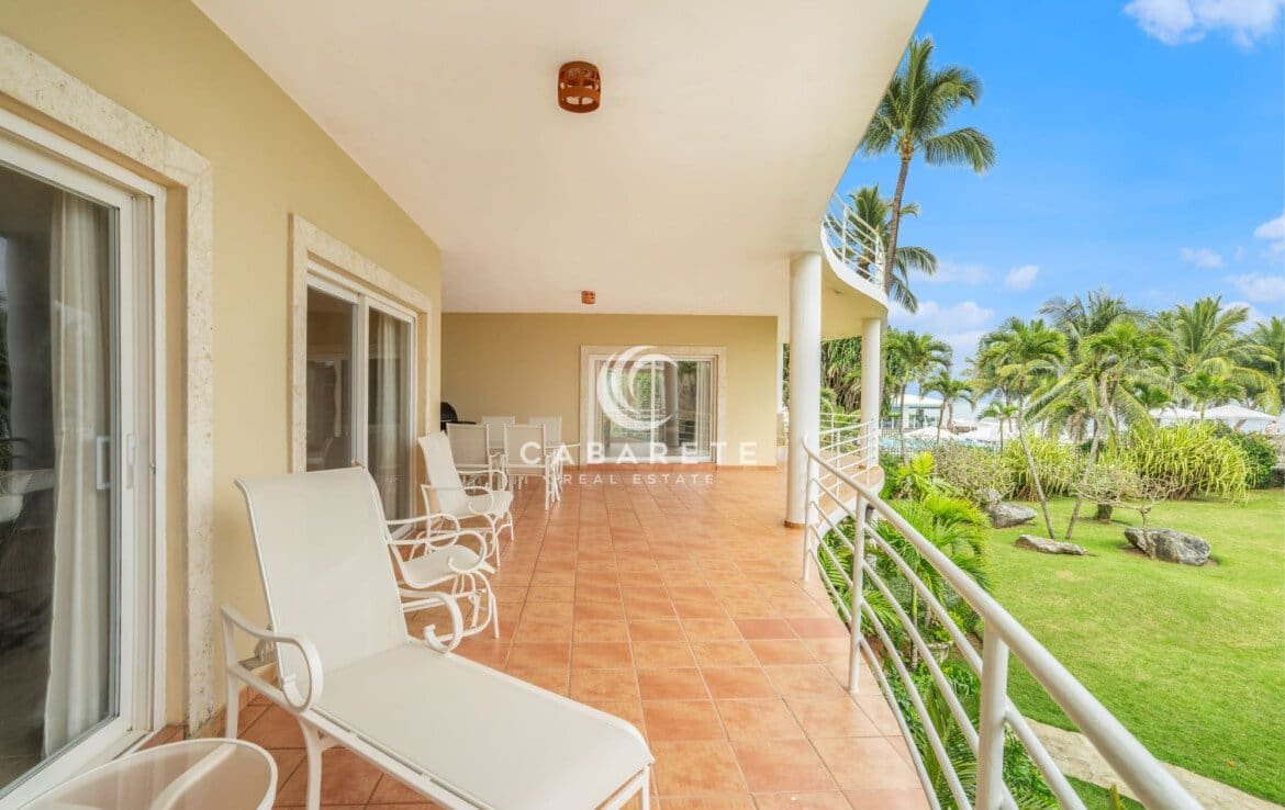 Ideally Located Beachfront Apartment