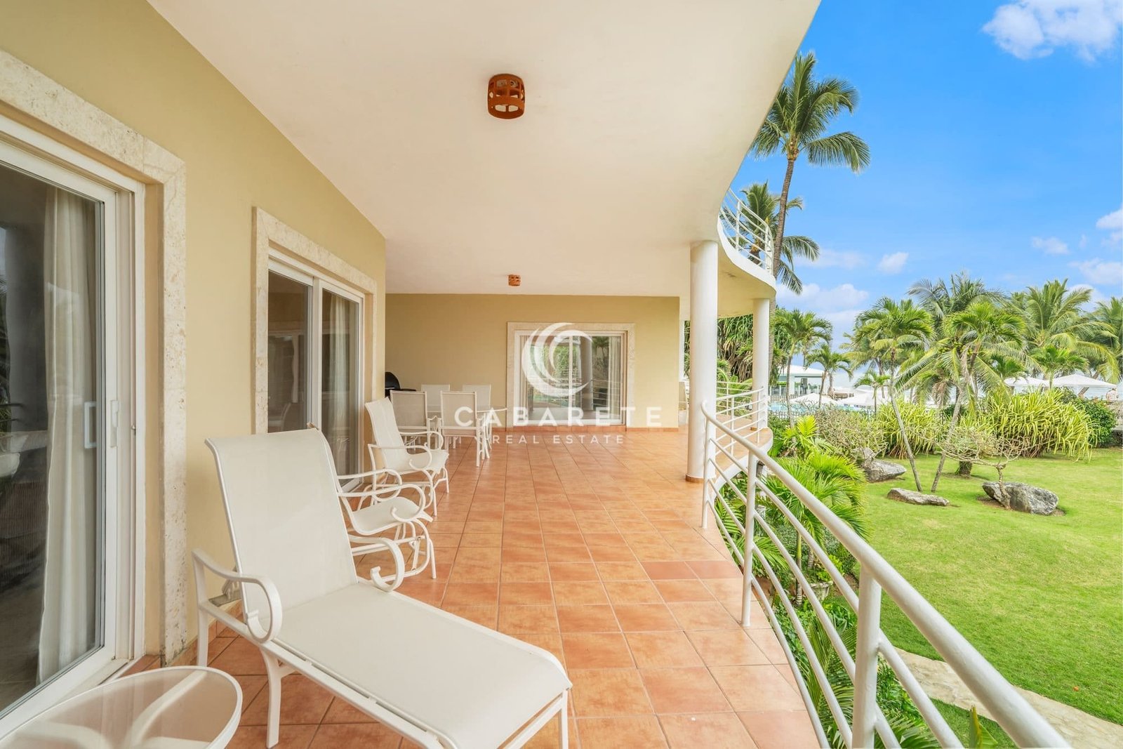 Ideally Located Beachfront Apartment