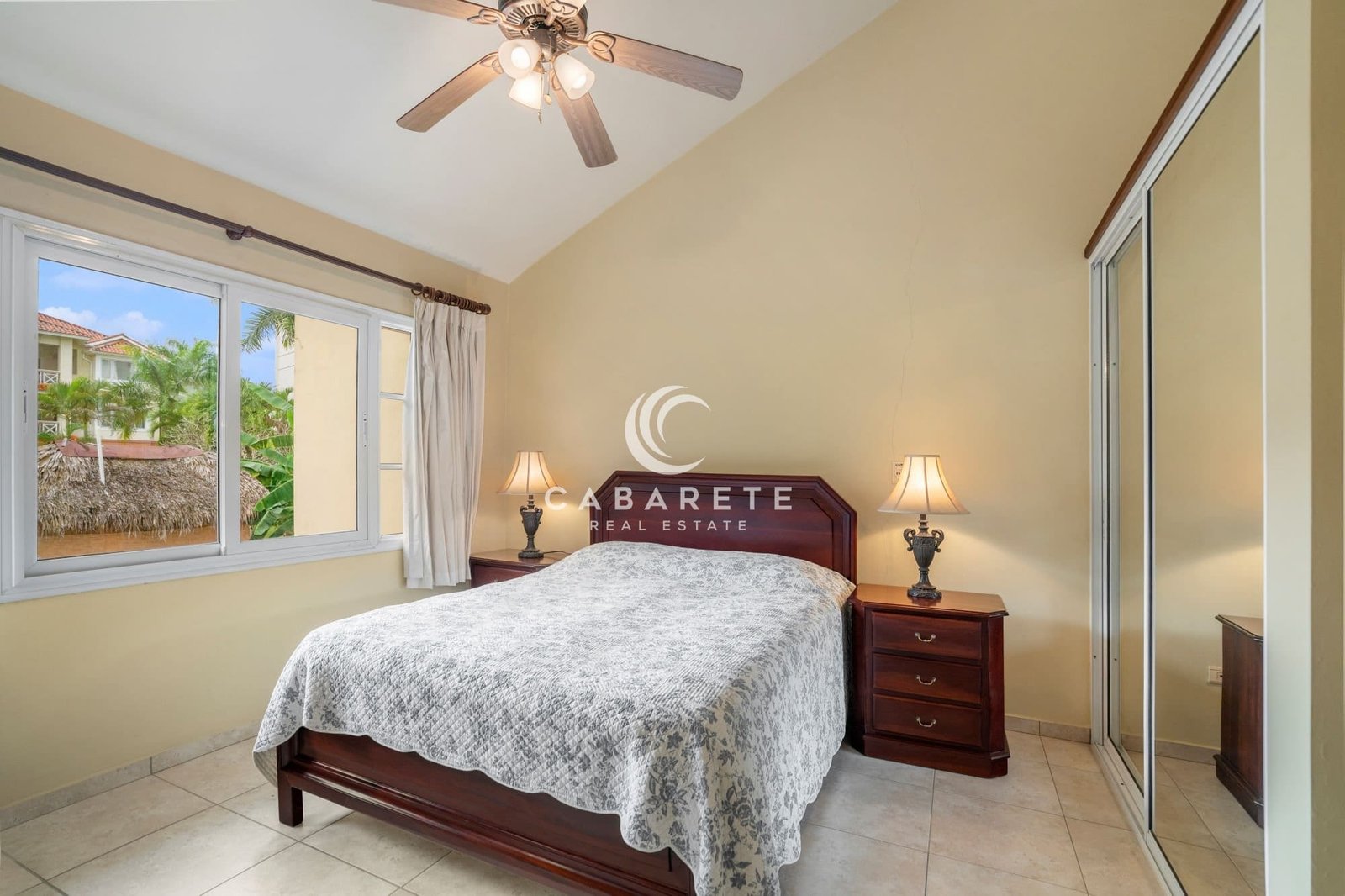 Ideally Located Beachfront Apartment