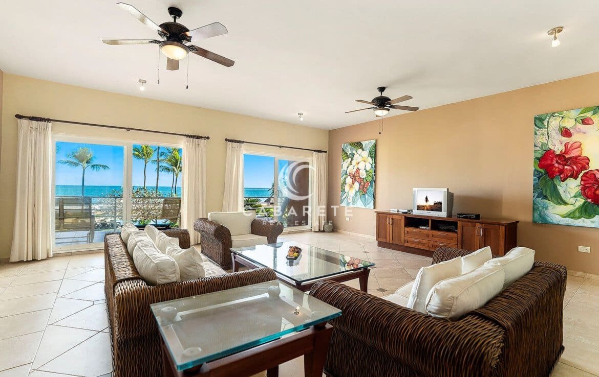 Ideally Located Beachfront Apartment
