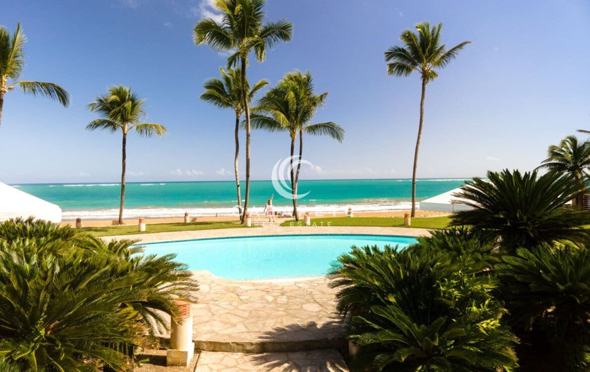 Ideally Located Beachfront Apartment