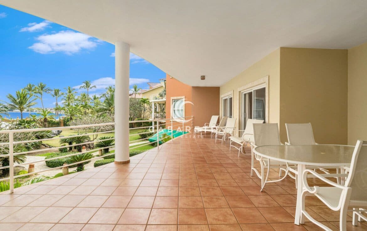 Ideally Located Beachfront Apartment
